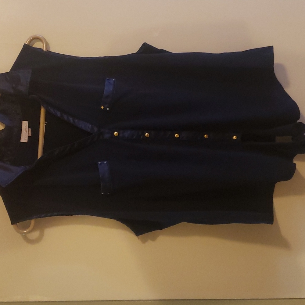Sized xl, blue roz&ali blouse